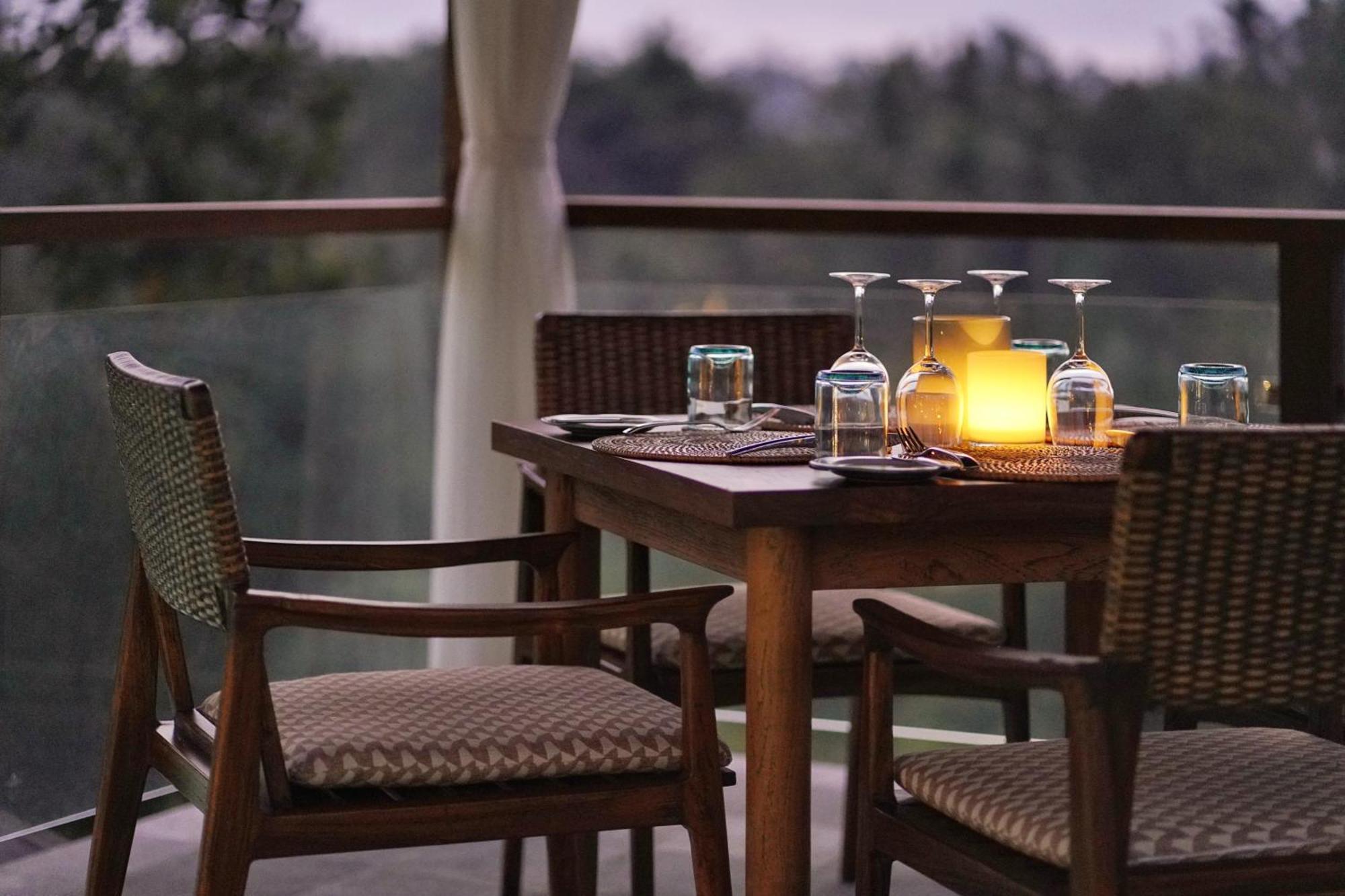 Tejaprana Bisma - Chse Certified Hotel Ubud  Ngoại thất bức ảnh A table set for dinner