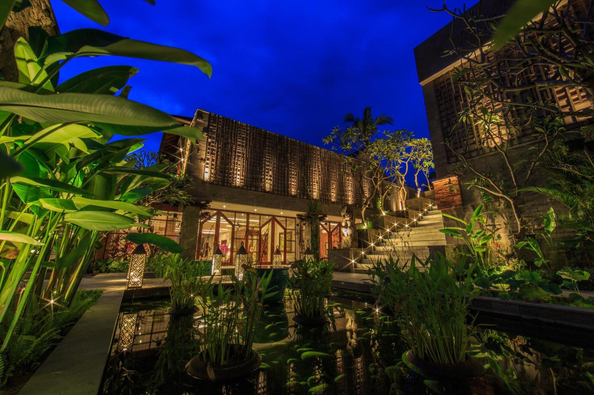 Tejaprana Bisma - Chse Certified Hotel Ubud  Ngoại thất bức ảnh The hotel at night